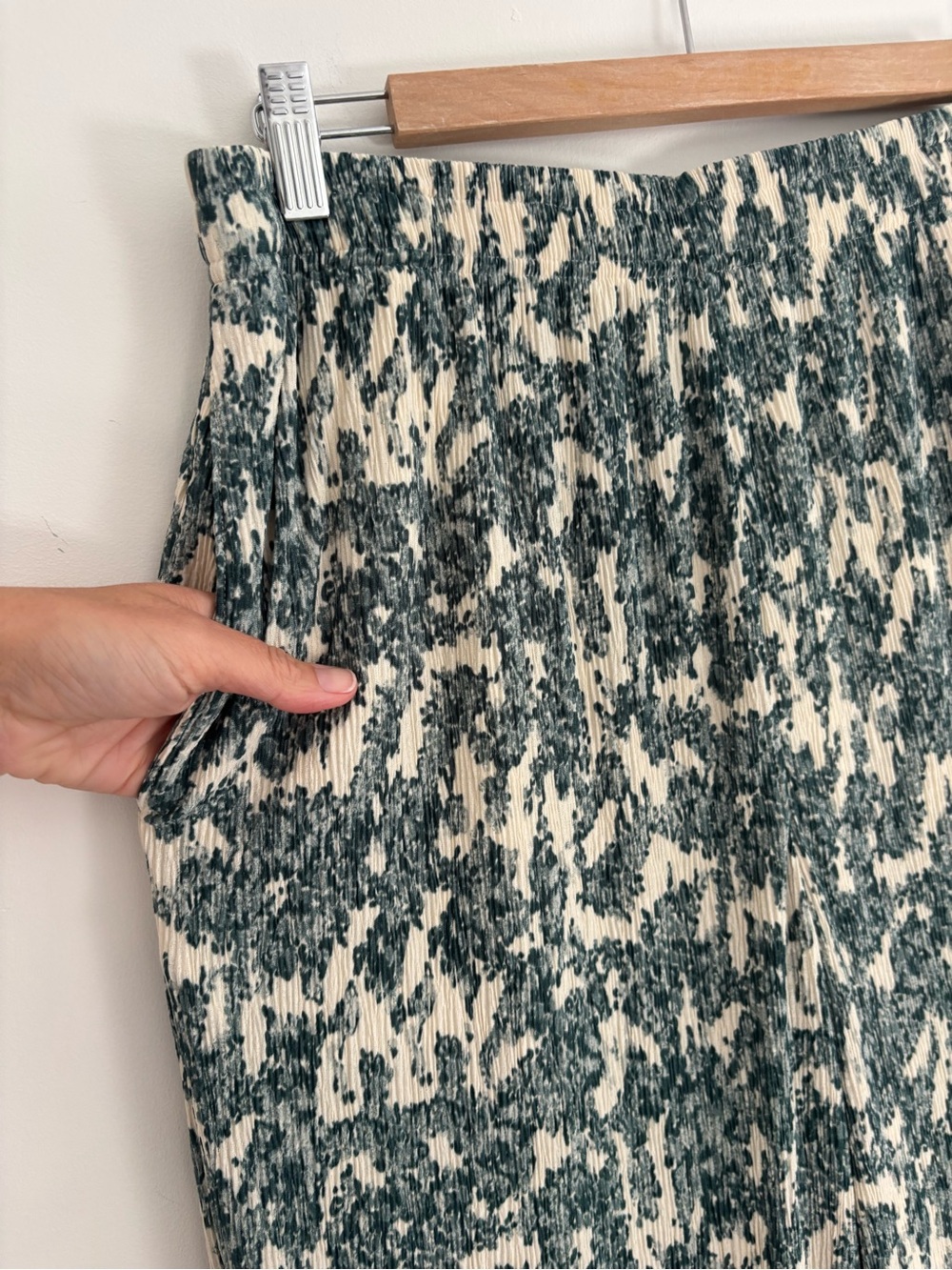Gentle Fawn Luxury Coastal Chic Plissé Set | New, XL/L - Picture 9 of 15